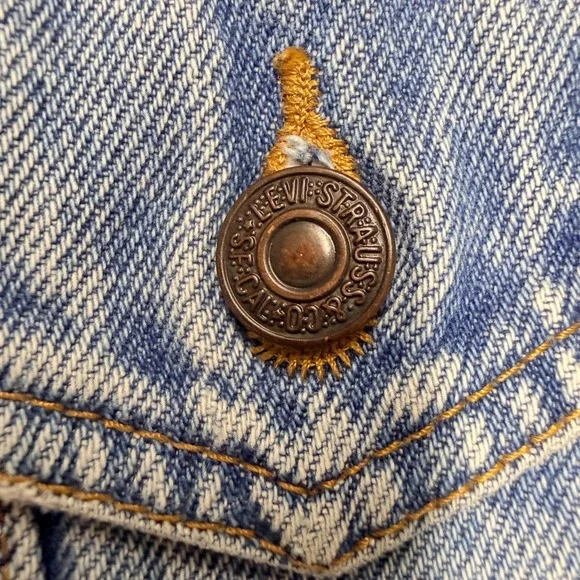 Levis Relaxed Trucker Jacket Mens XL Light Wash Blue Denim Cotton Vintage Style - Picture 14 of 15